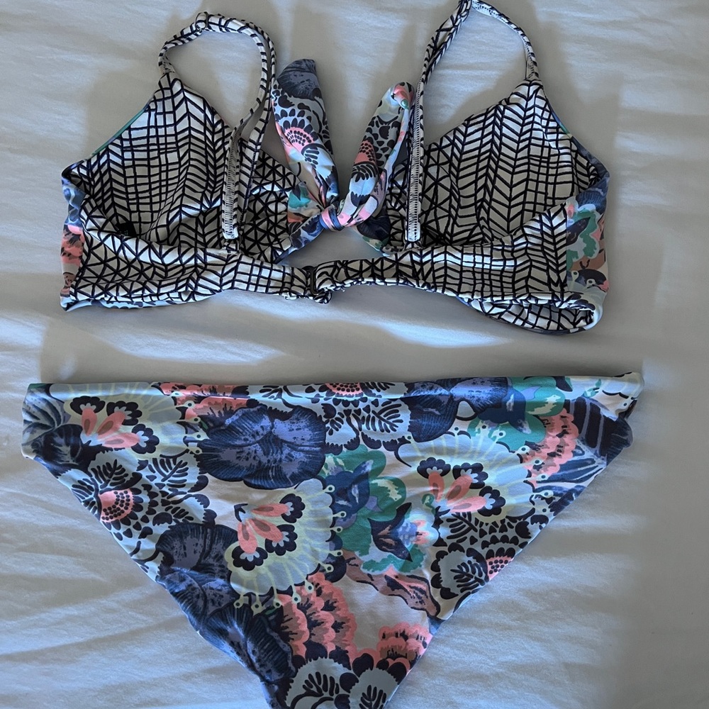 Bikini - Picture 2 of 5
